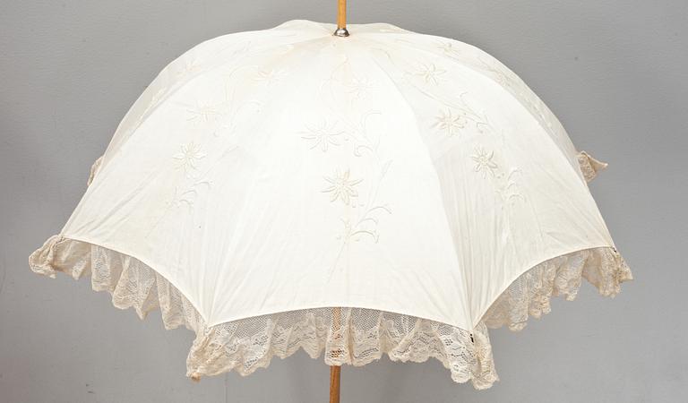 PARASOLLER, 2 st, 1900-talets första hälft.