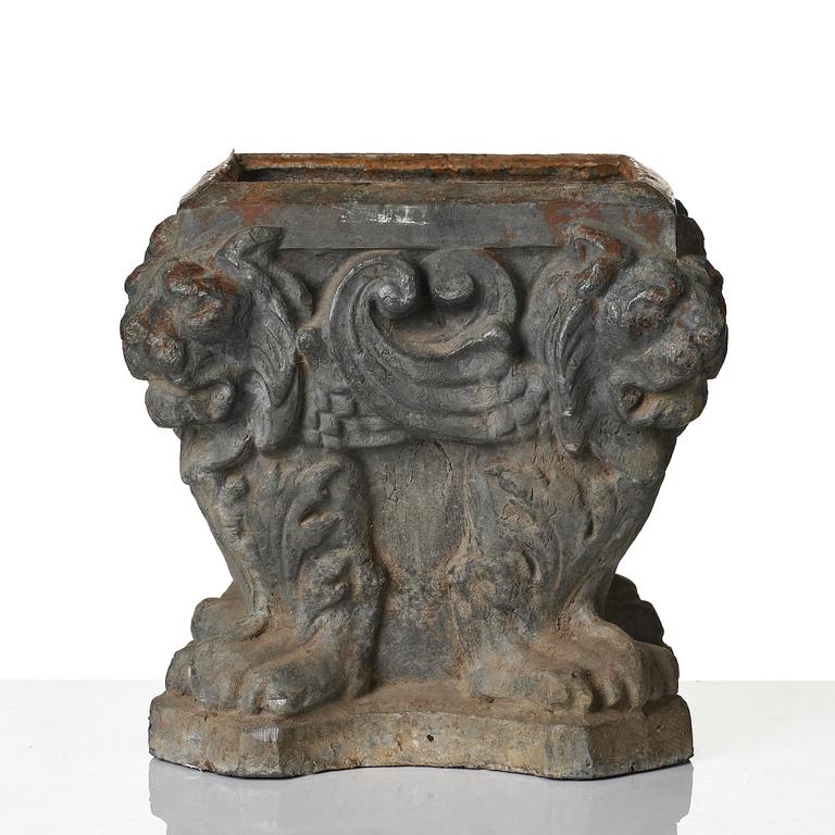 A presumably English lead planter, 19th century.