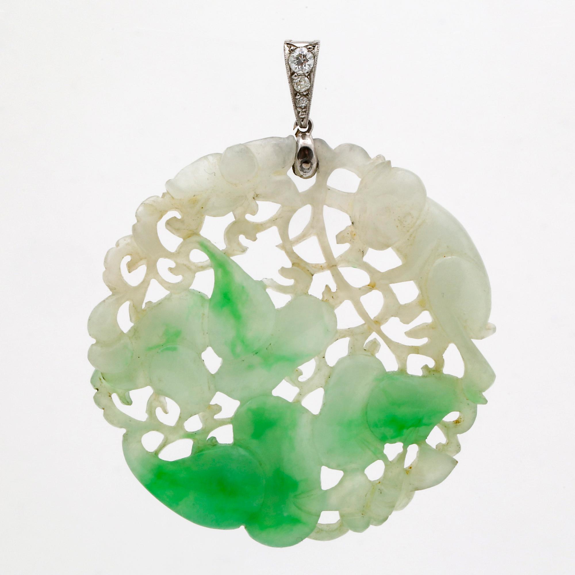 Pendant 18k whitegold, jadeite and brilliant-cut diamonds, height approx 6 cm.