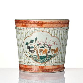 A 'faux-bois' brush pot/flower pot, Qing dynasty.