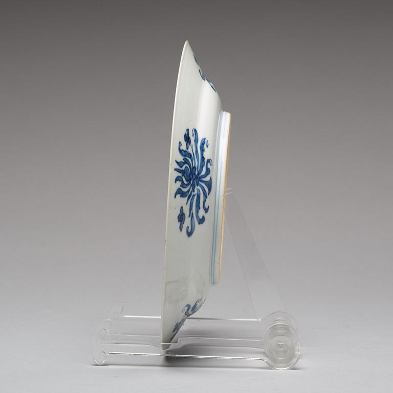 A group of six blue and white dishes, Qing dynasty, Kangxi (1662-1722).