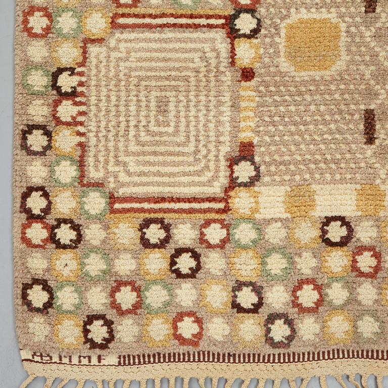 Barbro Nilsson, matto, "Krabban, grå", knotted pile, ca 272-277 x 178,5-183 cm, signed AB MMF BN.