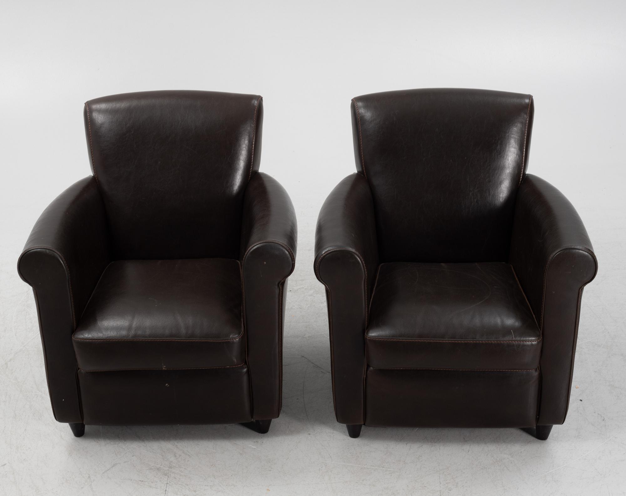 A pair of leather upholstered easy chairs, end of the 20th Century.