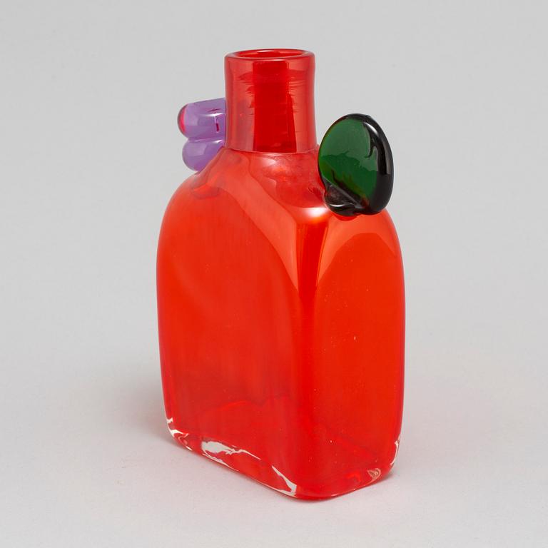 OIVA TOIKKA, A POMPOM BOTTLE. N 526, signed Oiva Toikka Nuutajärvi Notsjö. Designed 1970.