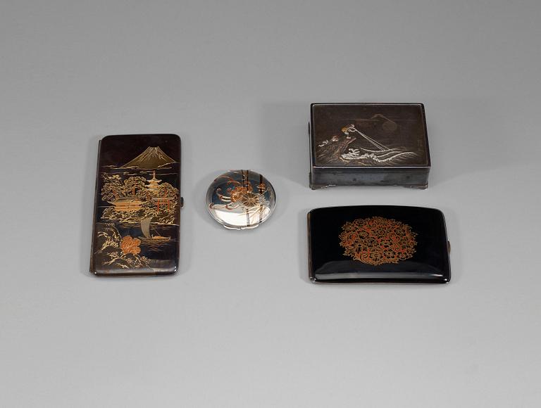 ETUIER, 4 stycken, silver och brons. Japan, 1900-tal.