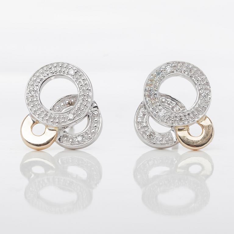 ÖRHÄNGEN, 14K guld, 4 små diamanter tot. 0,032 ct. Vikt 2,1 g.