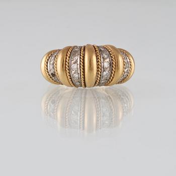 RING, 18K guld samt åttkantslipade diamanter. Vikt 10,0 gram.