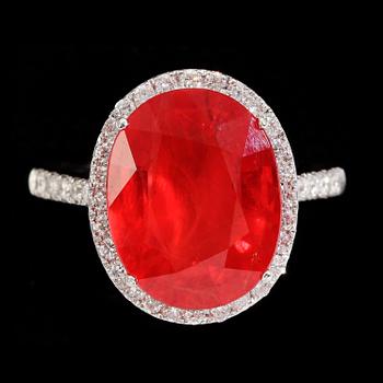 282. An orange sapphire, 6.30 ct, and brilliant cut diamond ring.