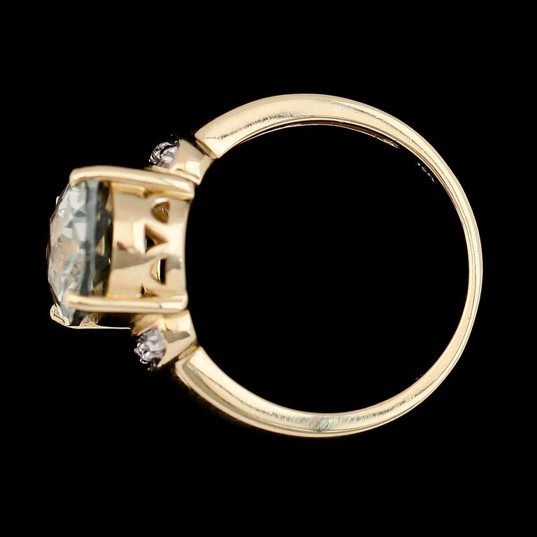 RING, 10K guld, diamanter tot ca 0.01 och grön ametist.