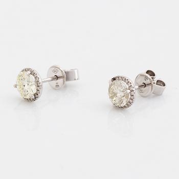 Brilliant cut diamond with GIA dossier.