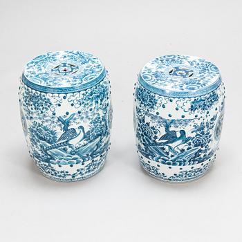 Two Chinese blue and white porcelain garden seats, the latter half of the 20th century.