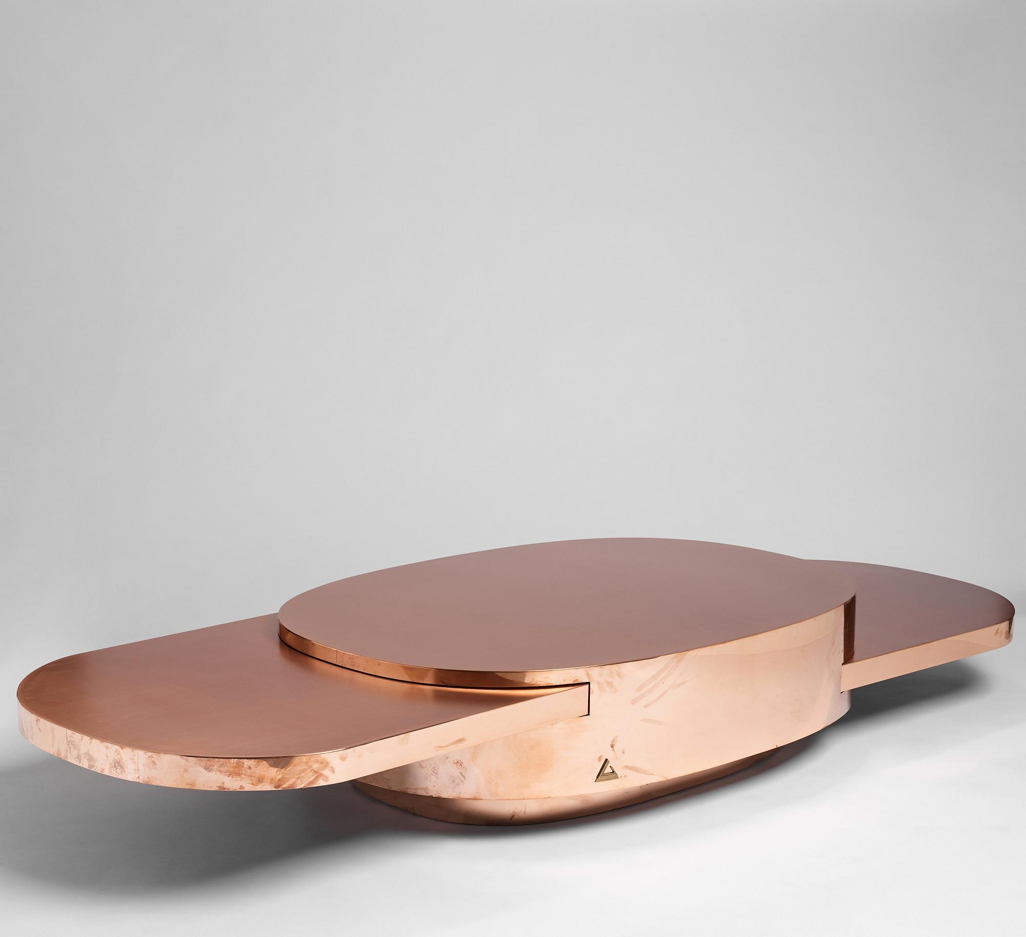 Gabriella Crespi, bord, "Elisse", ur serien "New Bronze Age", Gallery Rita Fancsaly, Milano 2015, nr 2 i upplaga av 9 exemplar.