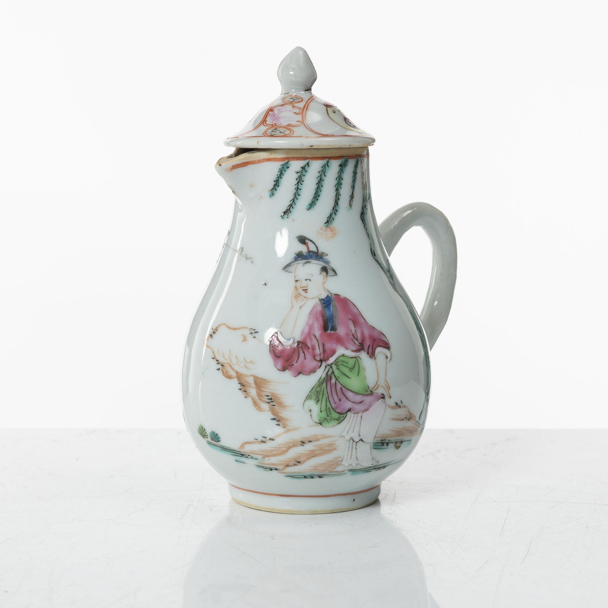 A group of three Chinese famille rose porcelain ewers and two dishes, Qing dynasty, Qianlong (1736-95).