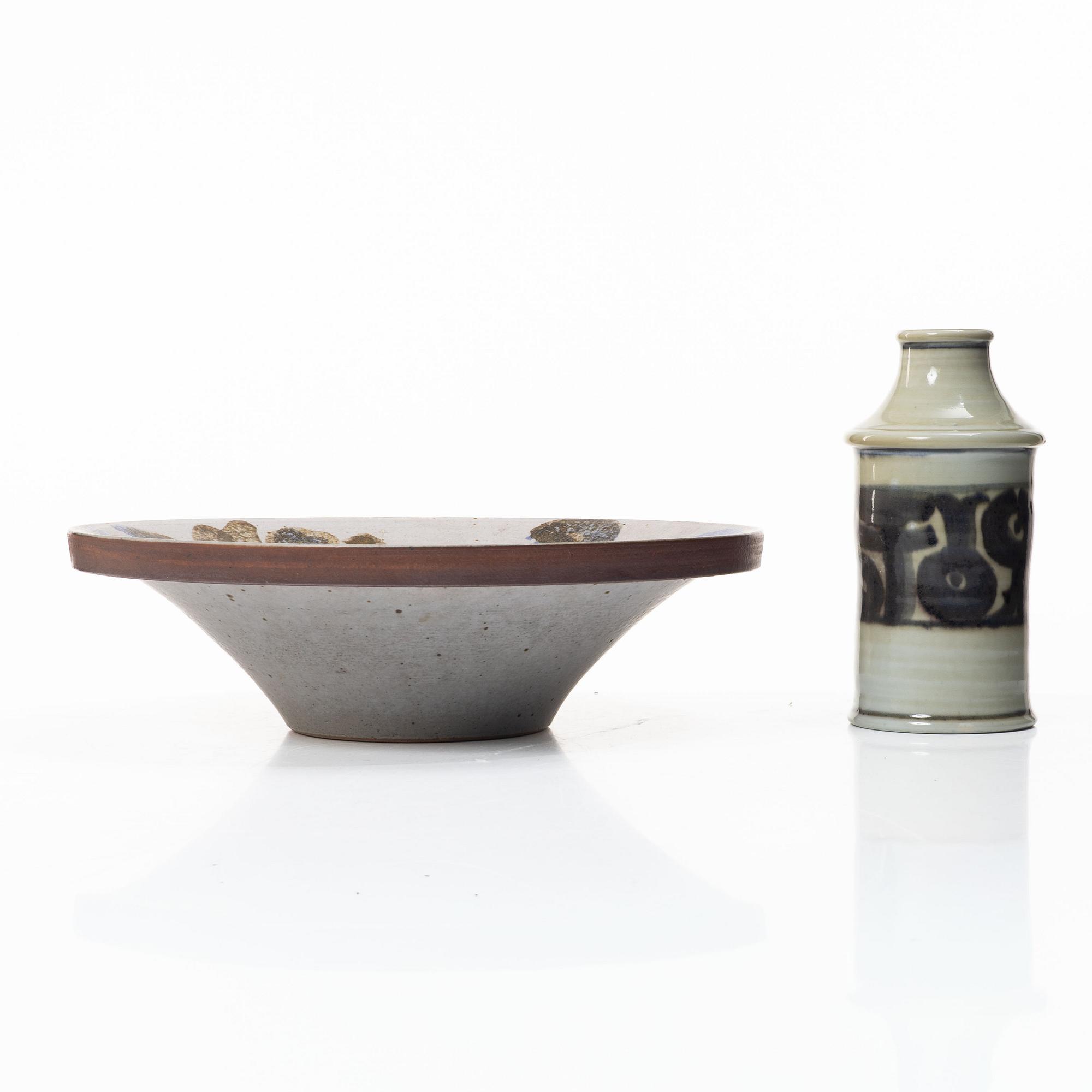 Lisa Larson, A stoneware bowl dish and a vase, Gustavsberg.