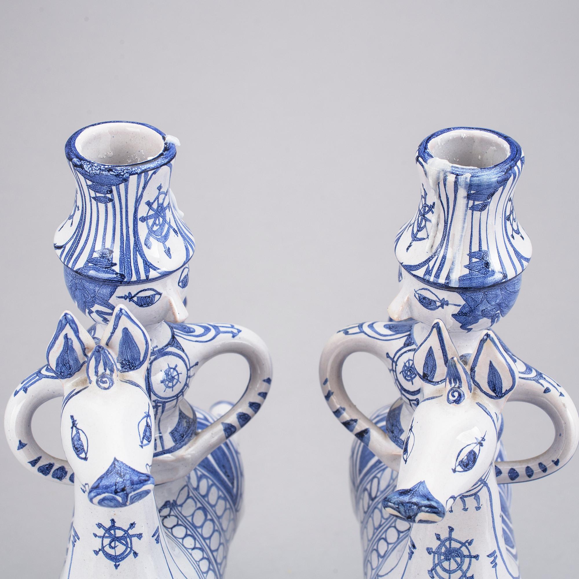 LJUSSTAKAR, ett par, fajans. Björn Wiinblad, Danmark 1989.