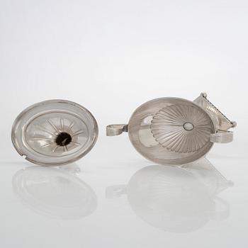 Sockerskål och sockersked, silver, Gustaviansk stil, GAB, Stockholm 1918 och Erik Linderoth, Motala 1915.