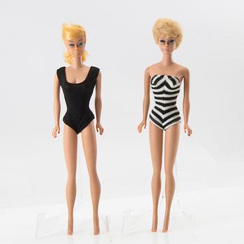 Barbie, dockor, vintage 2 st, Mattel 1960-tal med diverse kläder samt en original ask.