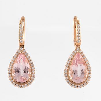 A pair of earrings in 18K rose gold with faceted morganites and round brilliant-cut diamonds.