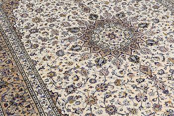 A Keshan carpet, approx. 354 x 254 cm.
