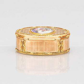 A late 18th century gold box en deux colour and enamel, possibly Hanau, Louis XVI.