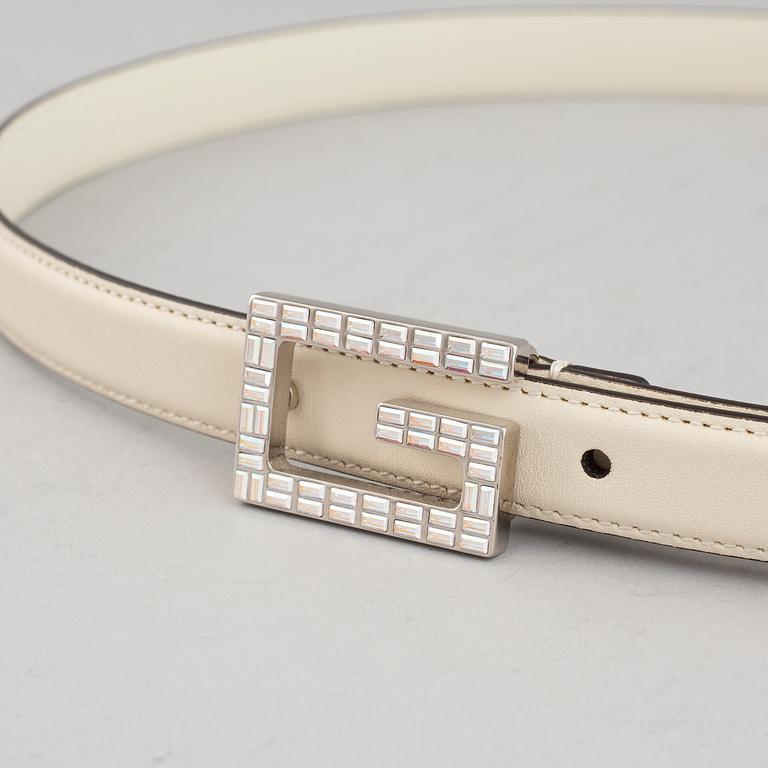 Gucci, a white leather belt, size 90 36.