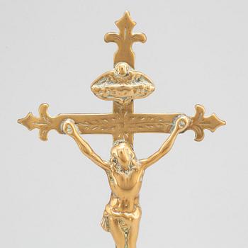 An 18th century bronze crucifix.