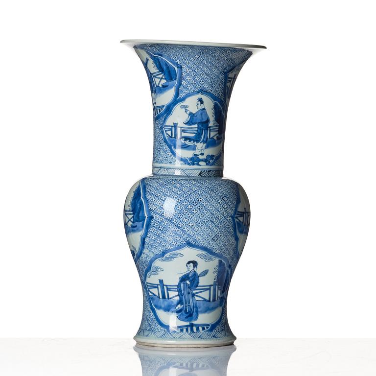 Vas, porslin. Qingdynastin, Kangxi (1662-1722).