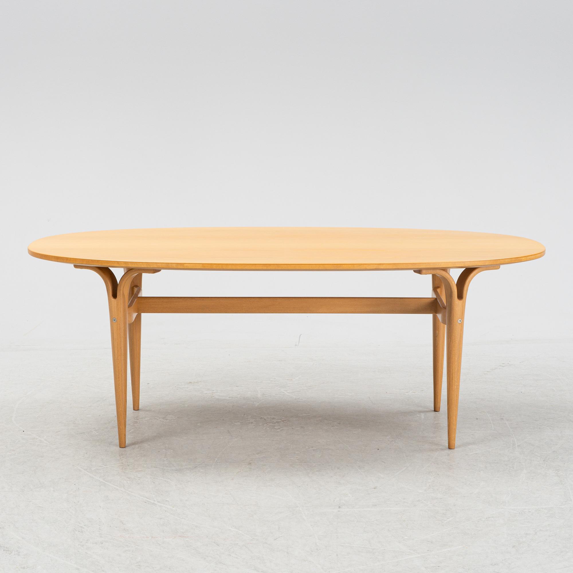 A coffee table by Piet Hein & Bruno Mathsson for Mathsson International, end of the 20th Century.