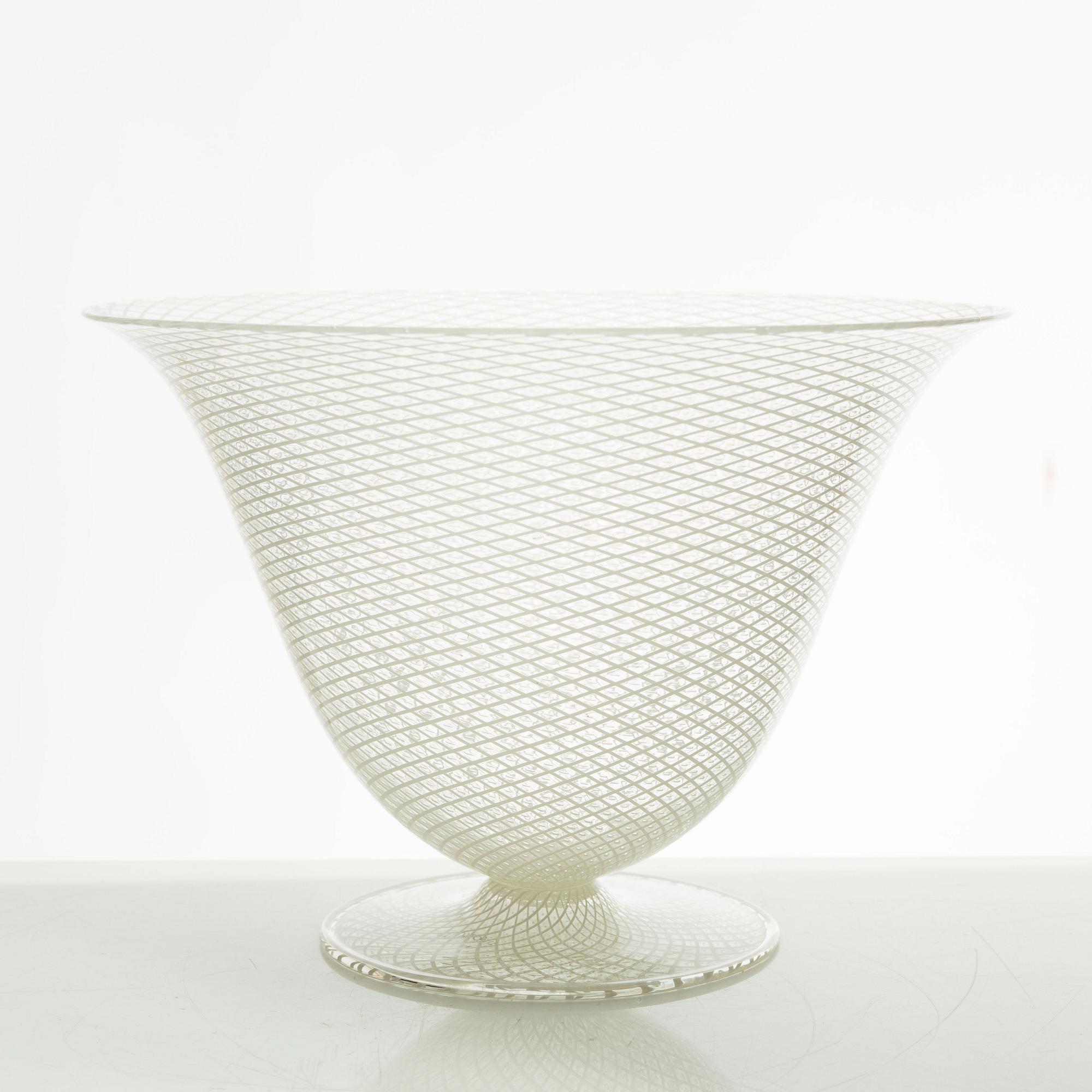 Archimede Seguso, a filigree technique glass bowl, Murano, Italy.