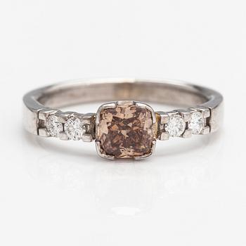 Sormus, 14K valkokultaa, timantteja n. 1.14 ct yht. Kultakeskus, 2004.