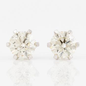 Earrings 18K white gold with brilliant-cut diamonds.