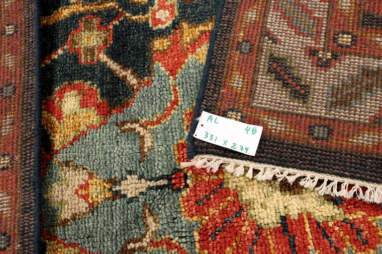 An oriental carpet with Mamluk design, a. 331 x 274 cm.