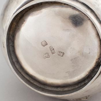 KAFFEKANNA, silver, rokoko, London 1754. Vikt ca 540 gram.