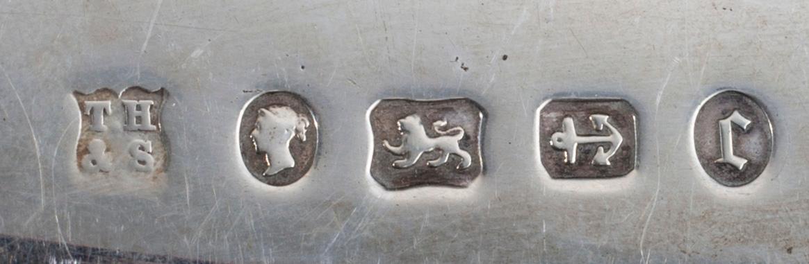 BORDSSKYFFEL, sterling silver, skaft i ben, Birmingham England, sannolikt 1891. Total vikt 180 g.