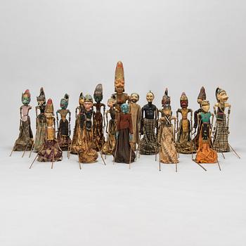 18 Indonesian 'Wayang golek' puppets / marionettes, circa 1900.
