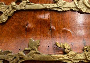 VITRINSKÅP, Louis XIV-stil, 1800-/1900-tal.