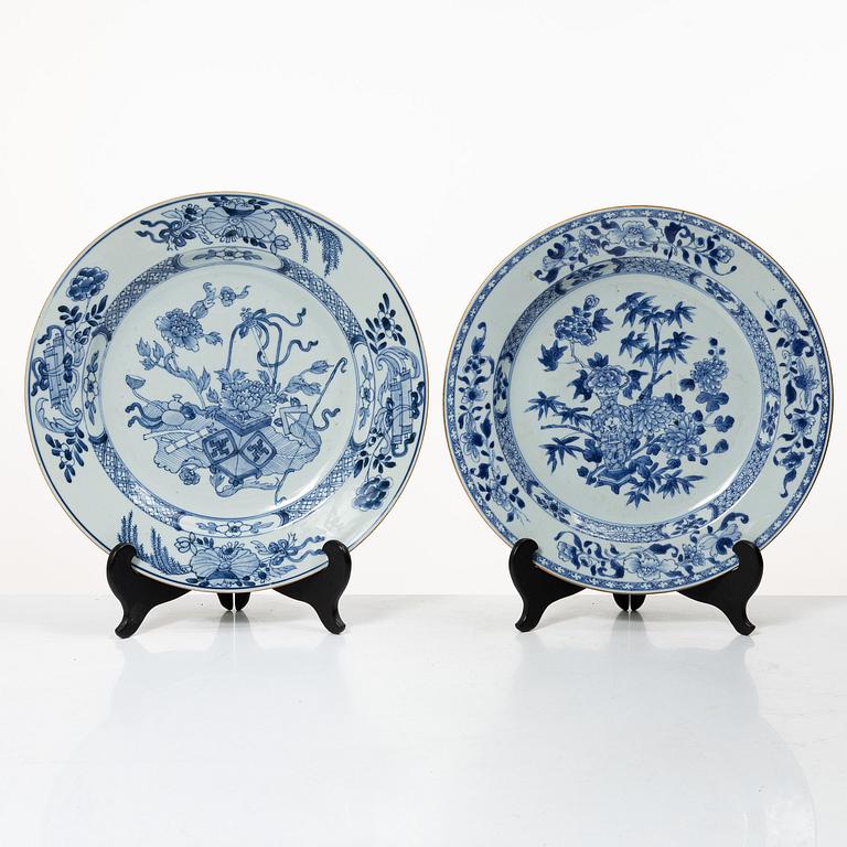 Fat, två stycken, kompaniporslin. Qingdynastin, 1700-tal.