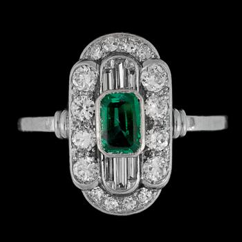 987. An art déco ring with diamonds and green stone.