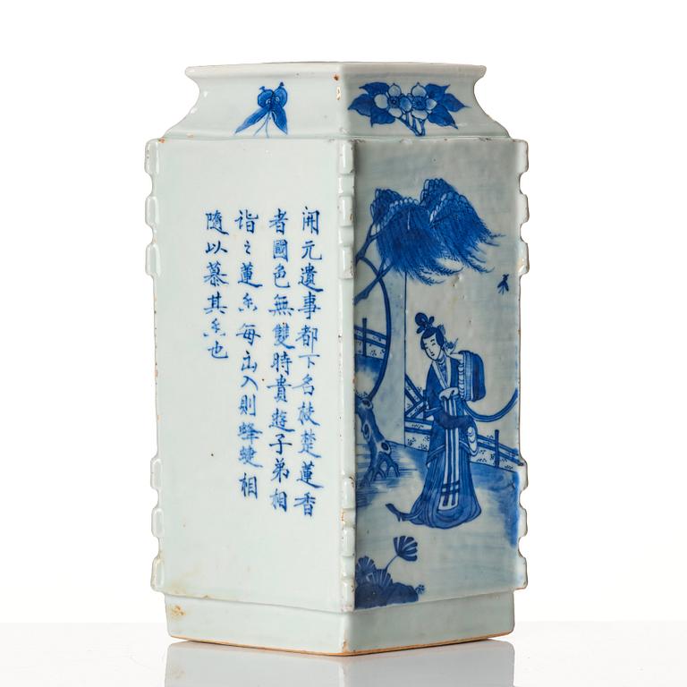 A blue and white vase, late Qing dynasty, circa 1900.