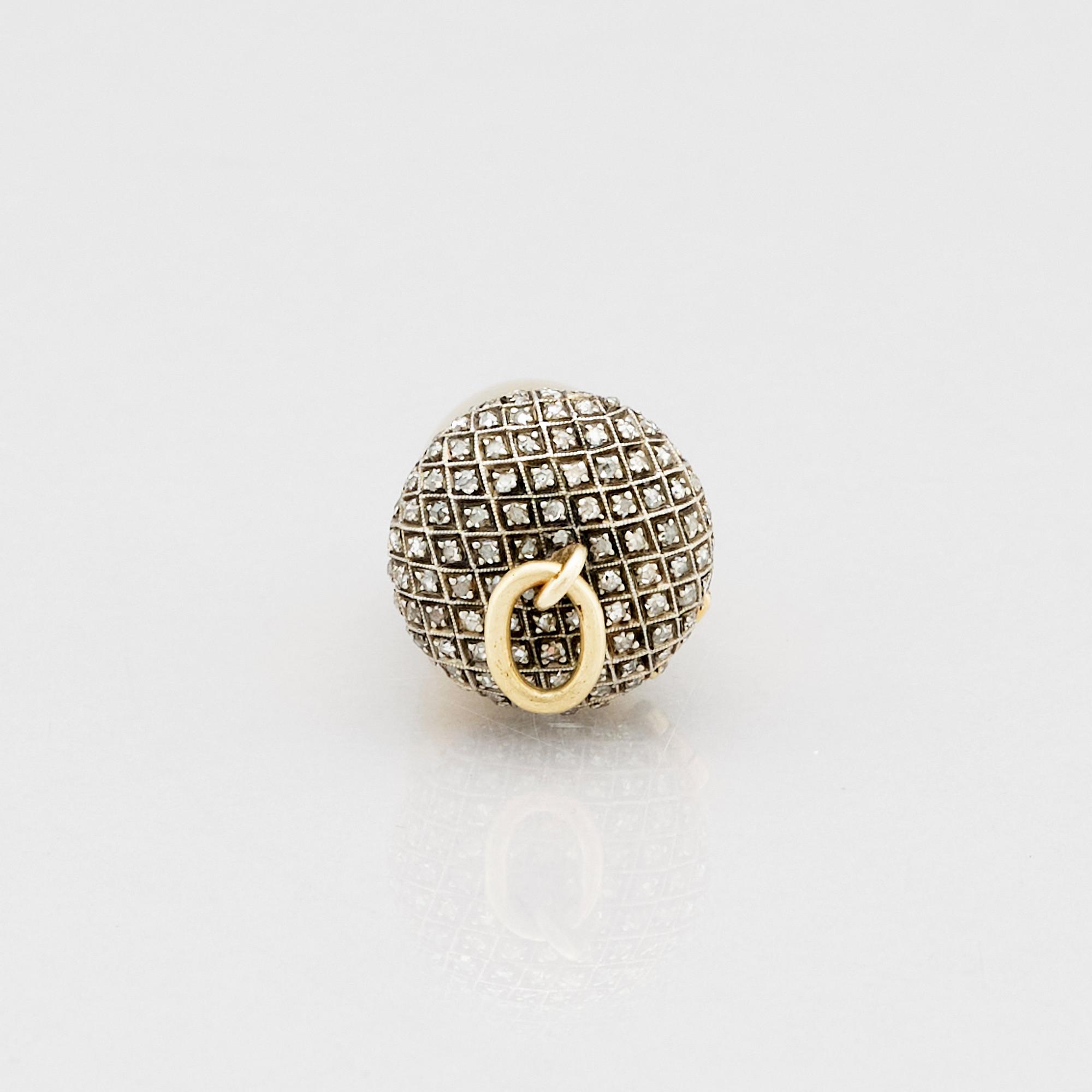A jeweled gold pendant locker, with a cigarette holder, St. Petersburg 1908-1917.