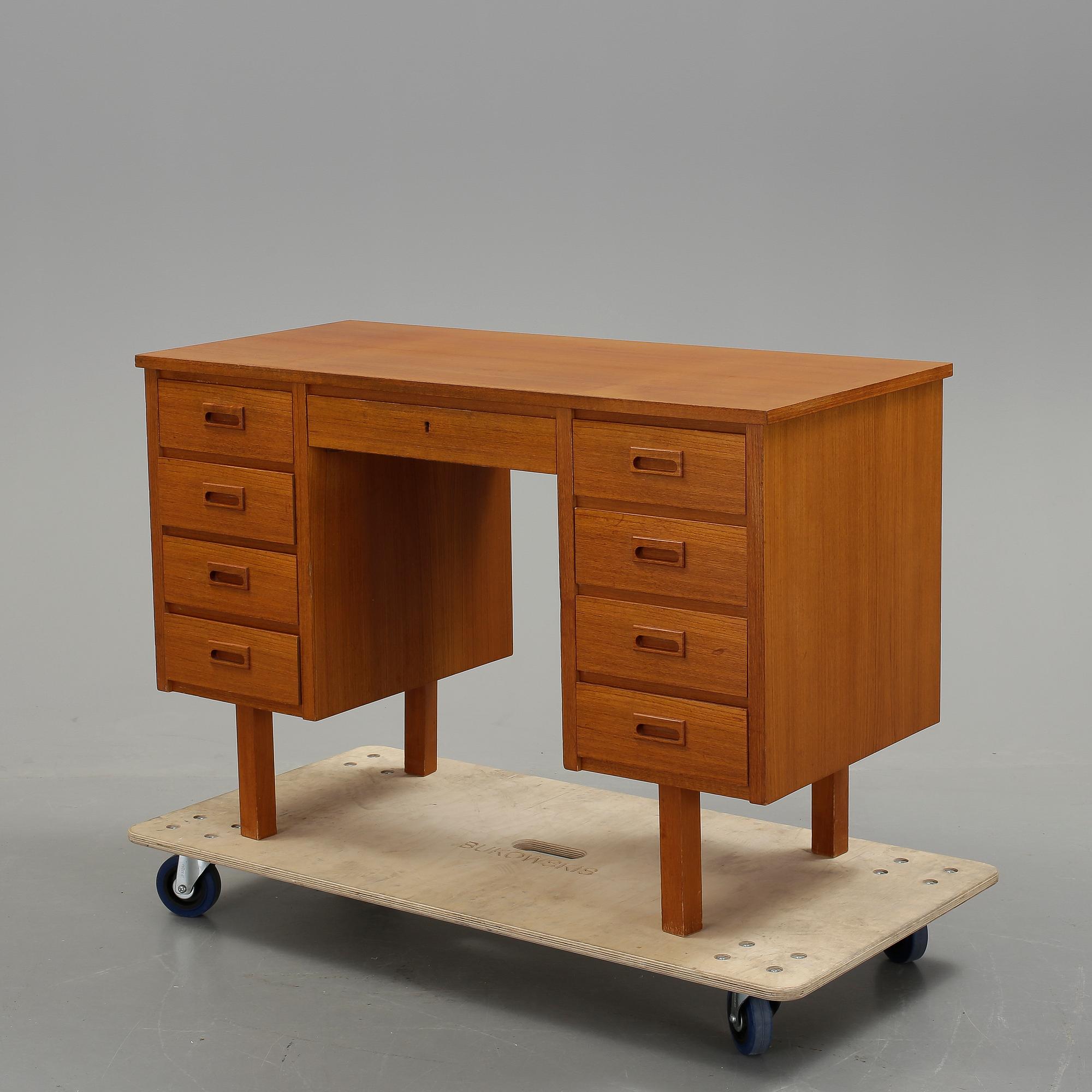 SKRIVBORD, teak, 1900-talets andra hälft.