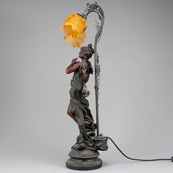 An Art Nouveau style table lamp.