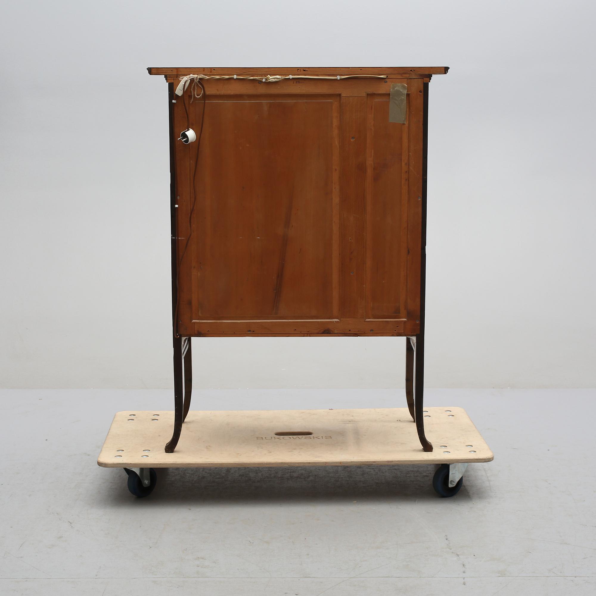 VITRINSKÅP, jugend, tidigt 1900-tal.