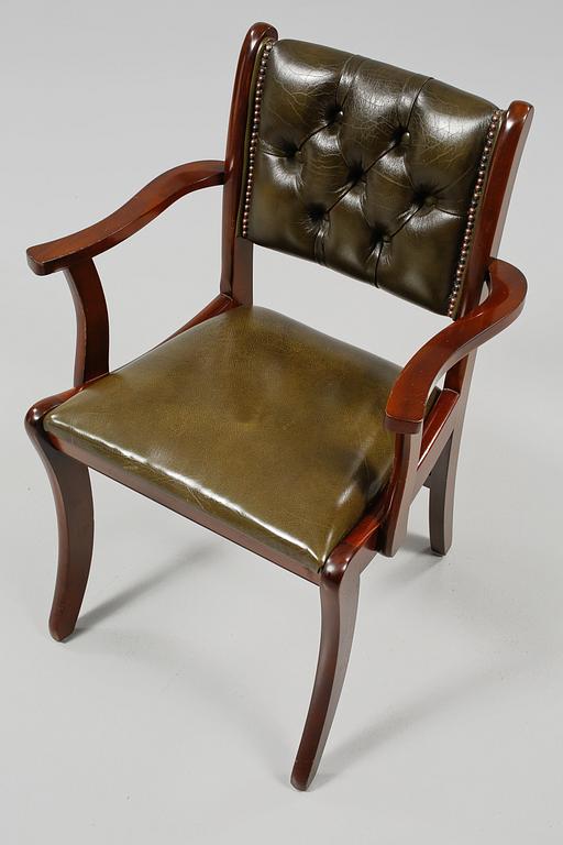 KARMSTOL, engelsk stil, 1900-talets andra hälft.