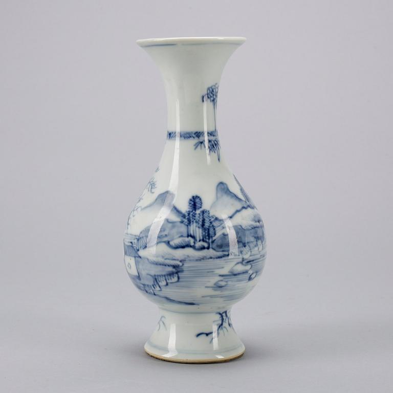 VAS, porslin. Qing dynastin.