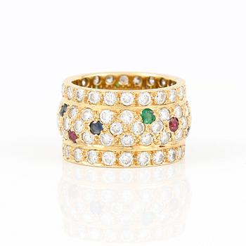RING, Cartier, 18K guld med 80 st briljantslipade diamanter tot ca 2,40 ct, rubiner, smaragder och safirer. Vikt 6,5 g.