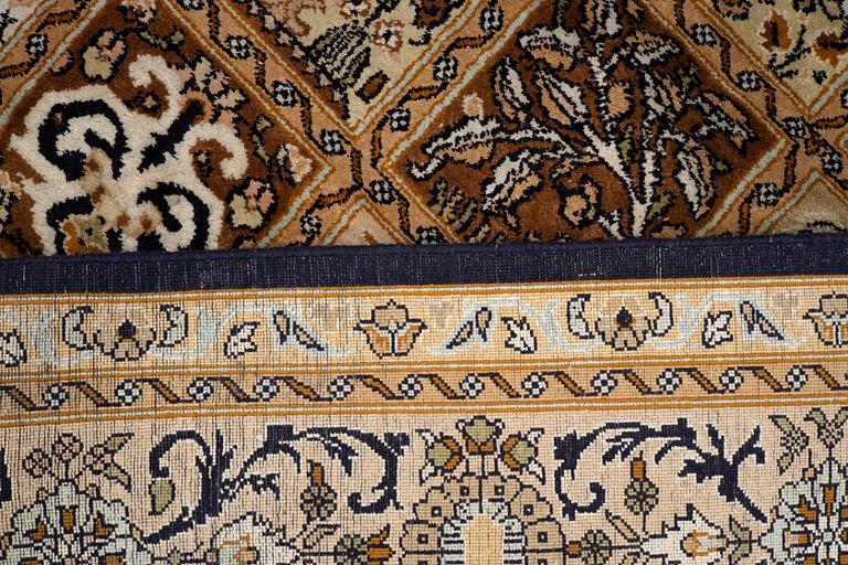 Rug, silk Qum, ca 187 x 124 cm.