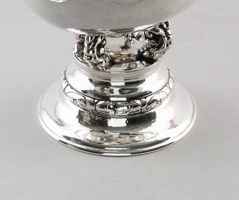 SKÅL, silver, CG Hallberg, Stockholm 1918. Vikt ca 1849 g.