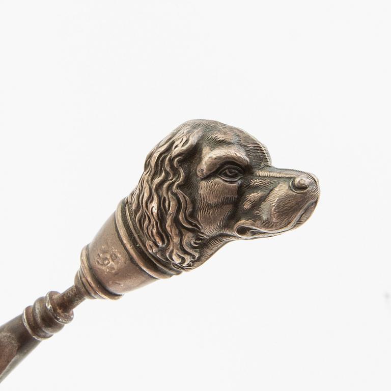 Kängknäppare och skohorn, samt 3 brevöppnare, tidigt 1900-tal.