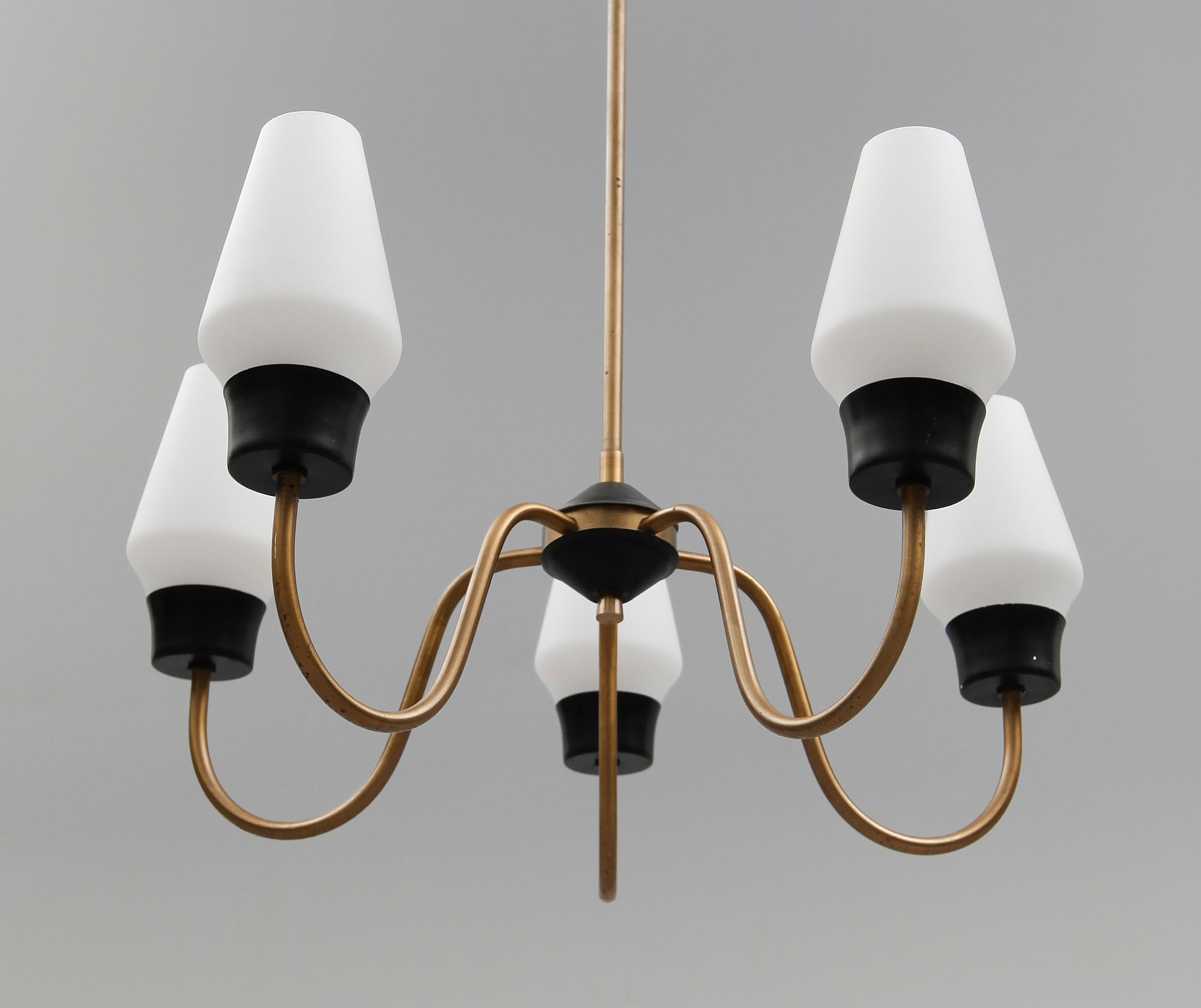 TAKLAMPA, 1900-talets andra hälft. Höjd 63 cm.